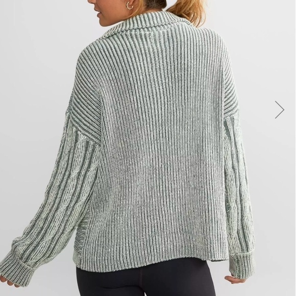 BKE Women's Ribbed Knit Henley Sweater size small Laurel Wreath - Picture 3 of 8